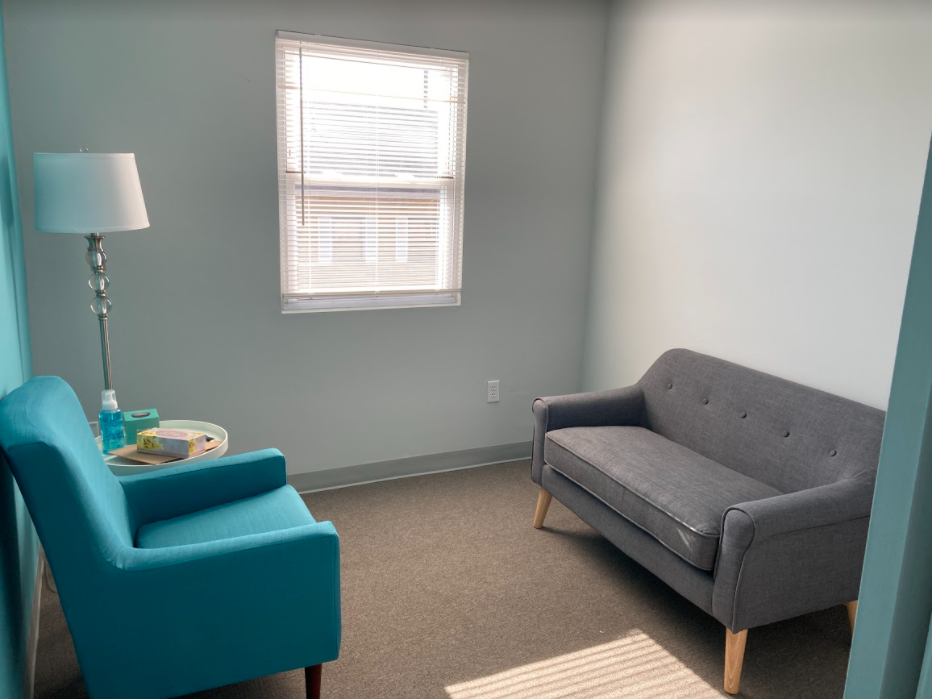 Eleanor Health meeting area for one-on-one therapy or couples therapy in New Jersey