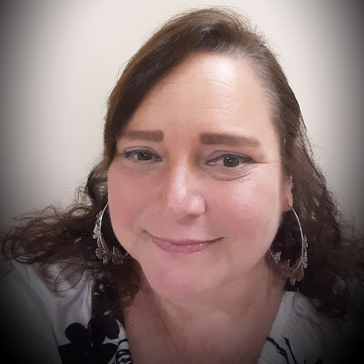 Rhonda, a member experience administrative specialist for Eleanor Health's addiction treatment and mental health clinic in Fayetteville, North Carolina